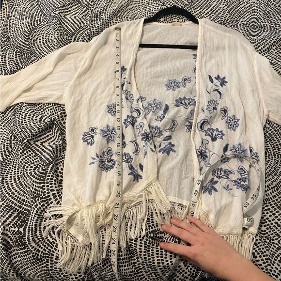 Hollister size small Boho Fringe Blue Floral Gauzy Lightweight Kimono Cardigan - Picture 8 of 8